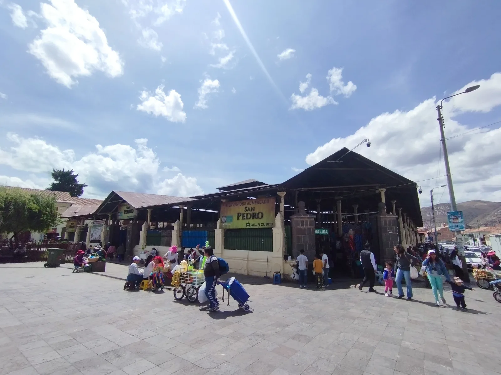 Fachada del Mercado San Pedro de Cusco